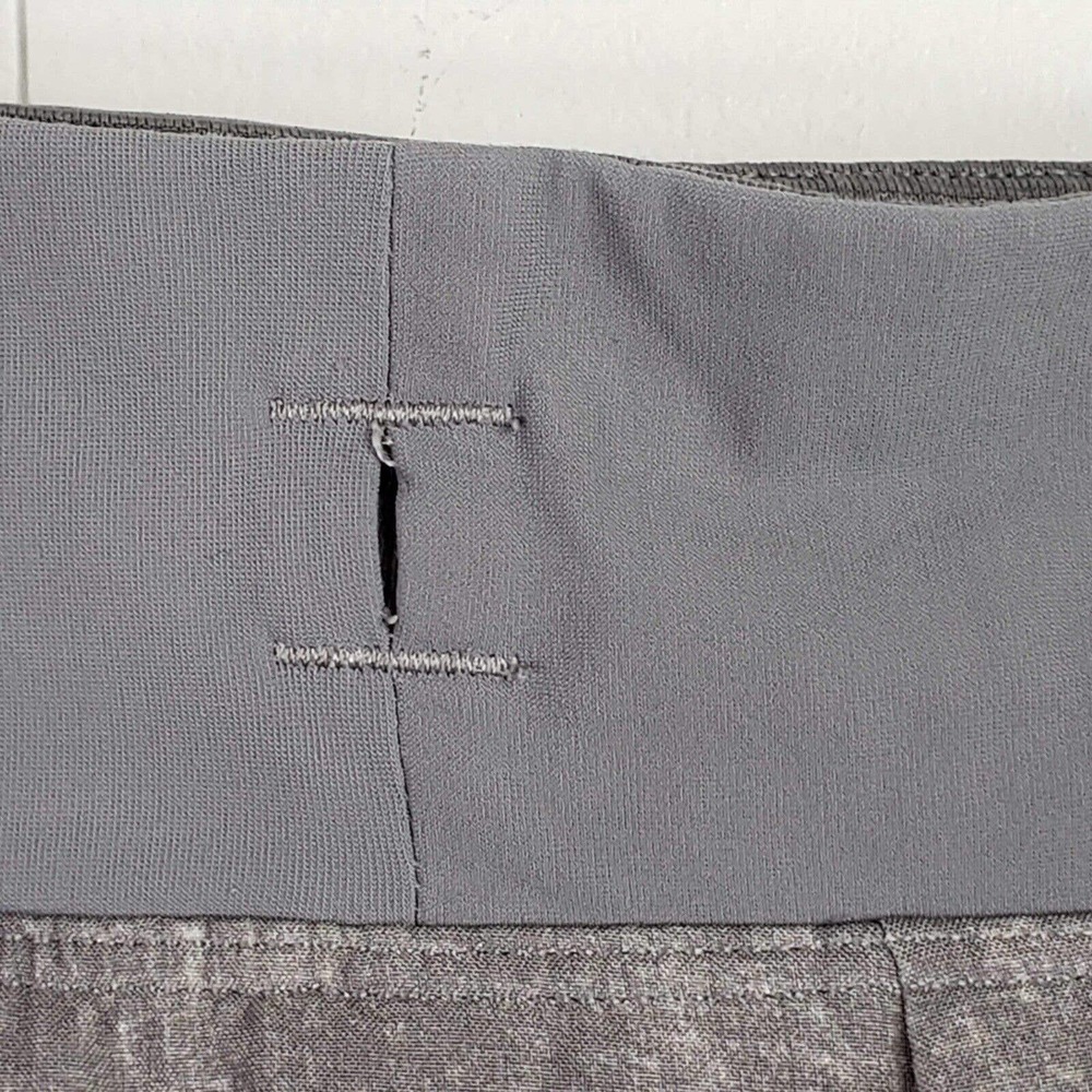 Lululemon Active 10” Shorts Men's Small Gray Zipper Pockets Logo Stretch Waist - Picture 6 of 8